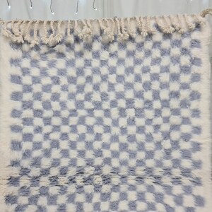 AMAZING CHECKERED RUG, Best Minimalist Beni Ouarain Rug For Your Living Room, Handmade From Pink Wool of Sheep, Lavender Checker Design Rug image 2
