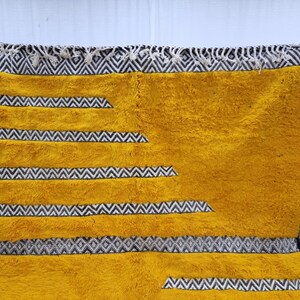 Mustard Wool Beniourain Rug
Tufted Custo made
Fringes on both ends