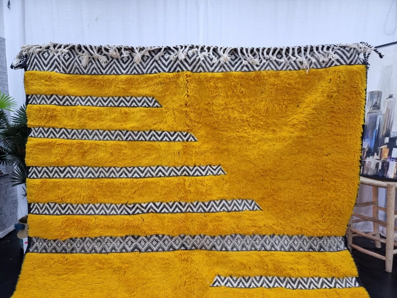 Mustard Wool Beniourain Rug
Tufted Custo made
Fringes on both ends