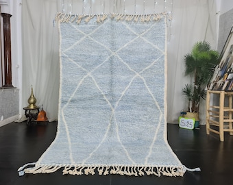 BERBERTEPPICH, Flauschiger marokkanischer Teppich, Babyblauer und weißer Teppi, Wunderschöner Wollteppich, Handgewebter Beni Ourain Teppich.