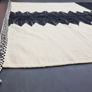 STUNNING KILIM RUG, Custom Flatweave Rug, Handmade Rug, Black and White Rug, Moroccan Rug, Area Rug, Plain Rug, Patchwork Rug, Wool Rug-Afrikesh Rug-One Side Fringes.