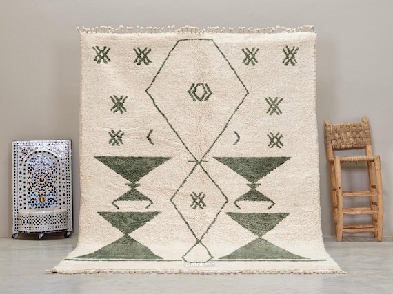 ARTISAN HANDMADE RUG, Soft Moroccan Shag Carpet, Beni Ourain Area Rug, Green & White Berber Rug, Custom Size Wool Rug, Geometric Motifs.