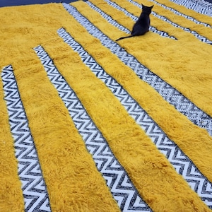 Mustard Wool Beniourain Rug
Tufted Custo made
Fringes on both ends