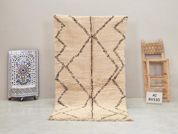 BENI OURAIN RUG 3x7, Vintage Moroccan Berber Carpet, Handmade Creamy Wool Rug, Geometric Pattern Shaggy Rug, Traditional Weaving Area Rug.