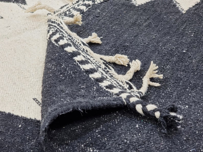 STUNNING KILIM RUG, Custom Flatweave Rug, Handmade Rug, Black and White Rug, Moroccan Rug, Area Rug, Plain Rug, Patchwork Rug, Wool Rug-Afrikesh Rug-One Side Fringes.