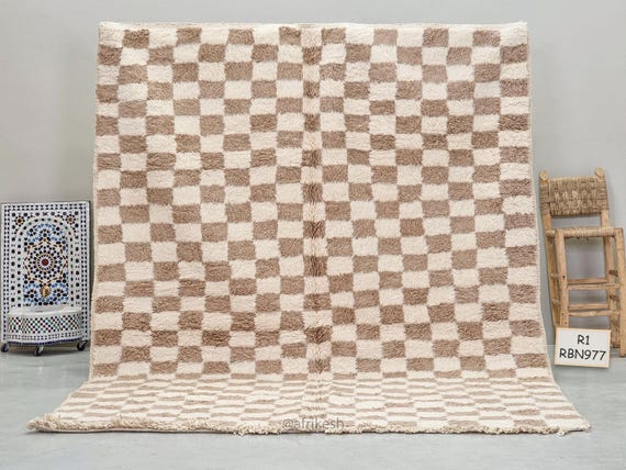 BENI OURAIN RUG 7x10, Handcrafted Berber Carpet, Moroccan Style Check Design, White & Beige Area Rug, Elegant and Soft Natural Wool Rug.