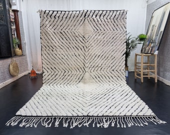 STUNNING MOROCCAN RUG, Beniourain Wool Rug, White & Black Rug, Geometric Rug, Handmade Rug, Plain Rug, Handwoven Rug, Berber Rug, Tufted Rug