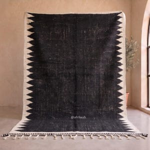 Black and Ivory Kilim Rug - Handmade Moroccan Wool Rug - Zigzag Border Flatweave Berber Area Rug for Living Room - Afrikesh