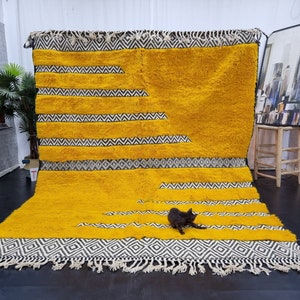 Mustard Wool Beniourain Rug
Tufted Custo made
Fringes on both ends