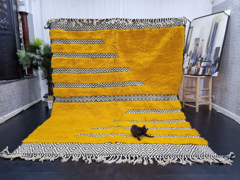 Mustard Wool Beniourain Rug
Tufted Custo made
Fringes on both ends