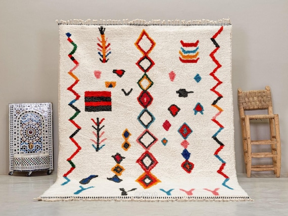 BERBER AZILAL RUG, Authentic Moroccan Shaggy Rug, Handmade Wool Carpet, White & Red Custom Rug, Multicolor Geometric Pattern.