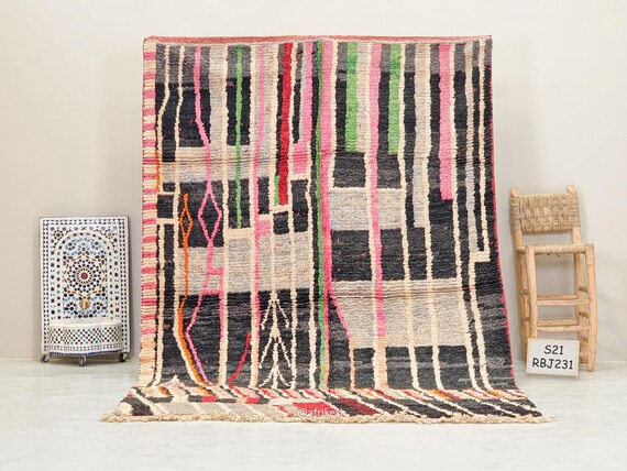 VINTAGE STRIPED RUG 6x9, Artisan-Made Moroccan Boujaad Rug, Handmade Decorative Black Berber Carpet, Timeless Traditional Beauty.