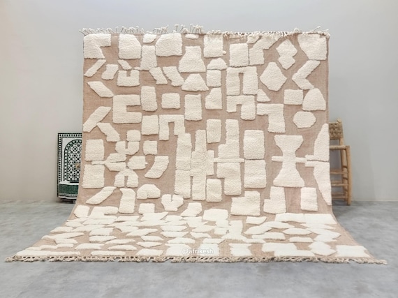 WHITE TUFTED RUG, High-Pile Moroccan Rug, Beni Ourain Floor Rug, Handmade Berber Carpet, Beige Wool Area Rug, Abstract Pattern Shag Rug.
