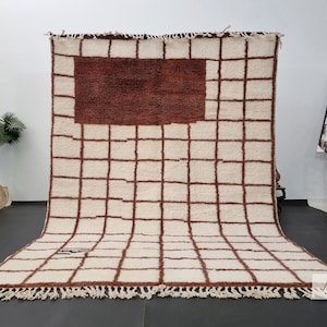 CHIC GRID TEPPICH, Boho Teppich nach Maß, Marokkanischer Berber Teppich, Handgefertigter Teppich in Weiß und Braun, Beni Ourain Wollteppich.