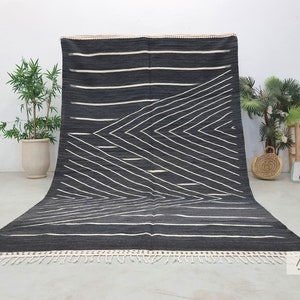 MOROCCAN KILIM RUG, Custom Made Zanafi Rug, Handmade Sheep Wool Rug, Striped Moroccan Floor Rug, Black & White Berber Rug, Flat Area Decor.
