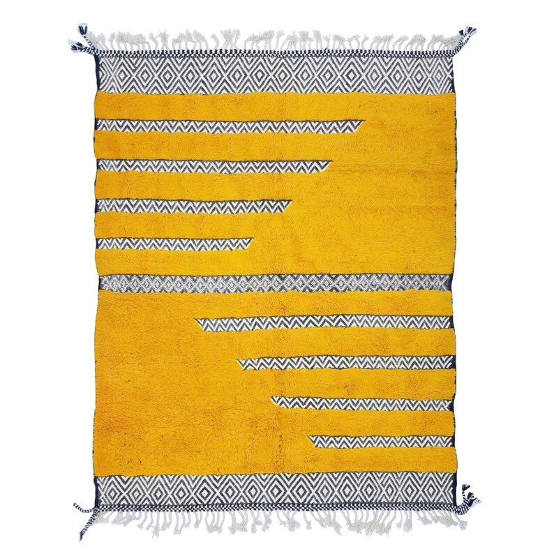 Mustard Wool Beniourain Rug
Tufted Custo made
Fringes on both ends