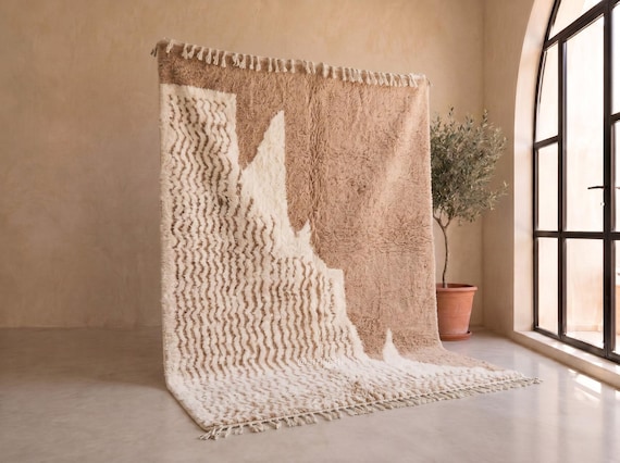 Sahara Sand and Ivory Beni Ourain Rug – Hand Knotted Moroccan Wool Berber Carpet, Wavy Pattern Area Rug, Modern Boho Decor