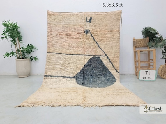 MINIMALIST RUG 5x8, Handwoven Moroccan Area Rug, Cream & Black Wool Carpet, Faded Berber Boujaad Rug, TIMELESS Living Room Decor.