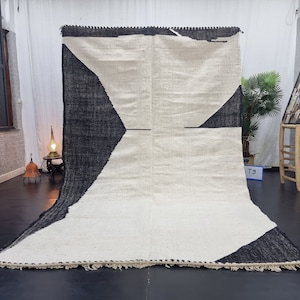 MOROCCAN KILIM RUG, Handmade Wool Rug, Moroccan Berber Wool Rug, Azilal Flat Rug, Black And White Rug, Abstract Black Rug, Handwoven Carpet