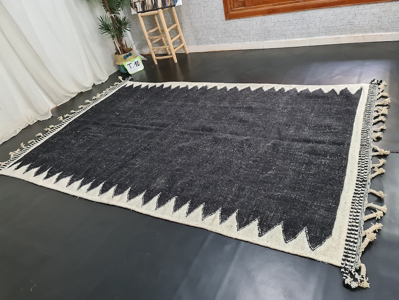 KILIM MOROCCAN RUG, Flat Area Rug, Handmade Rug, Black and White Rug, Custom Black Rug, Flatweave Kilim, Moroccan Rug, Black Rug, Plain Rug image 4