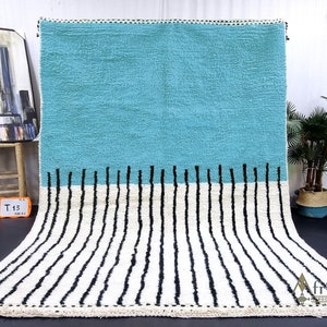 MERAVIGLIOSO TAPPETO BENIOURAIN, tappeto marocchino personalizzato, tappeto blu acqua e bianco, tappeto berbero fatto a mano, tappeto in lana di pecora a righe, tappeto tessuto a mano.