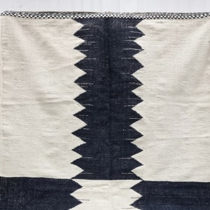 STUNNING KILIM RUG, Custom Flatweave Rug, Handmade Rug, Black and White Rug, Moroccan Rug, Area Rug, Plain Rug, Patchwork Rug, Wool Rug-Afrikesh Rug-One Side Fringes.