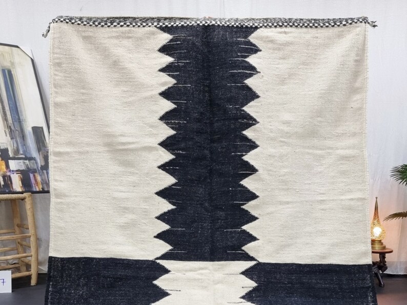 STUNNING KILIM RUG, Custom Flatweave Rug, Handmade Rug, Black and White Rug, Moroccan Rug, Area Rug, Plain Rug, Patchwork Rug, Wool Rug-Afrikesh Rug-One Side Fringes.