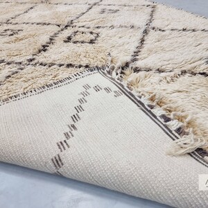 BENI OURAIN Vintage RUG 6x11, Moroccan Cream & Black Diamond Rug, Hand Knotted Sheep Wool Rug, Old Bohemian Area Rug, Moroccan Style - Afrikesh Rug - One Side  Fringes.
Pile Height: 3 cm -1.18 inches.