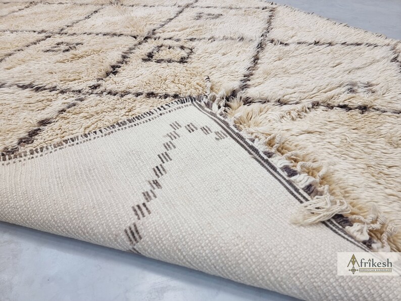BENI OURAIN Vintage RUG 6x11, Moroccan Cream & Black Diamond Rug, Hand Knotted Sheep Wool Rug, Old Bohemian Area Rug, Moroccan Style - Afrikesh Rug - One Side  Fringes.
Pile Height: 3 cm -1.18 inches.