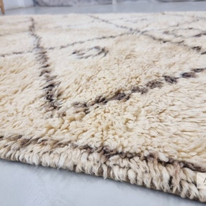 BENI OURAIN Vintage RUG 6x11, Moroccan Cream & Black Diamond Rug, Hand Knotted Sheep Wool Rug, Old Bohemian Area Rug, Moroccan Style - Afrikesh Rug - One Side  Fringes.
Pile Height: 3 cm -1.18 inches.