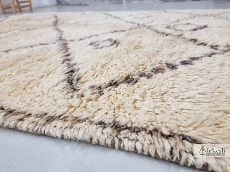 BENI OURAIN Vintage RUG 6x11, Moroccan Cream & Black Diamond Rug, Hand Knotted Sheep Wool Rug, Old Bohemian Area Rug, Moroccan Style - Afrikesh Rug - One Side  Fringes.
Pile Height: 3 cm -1.18 inches.