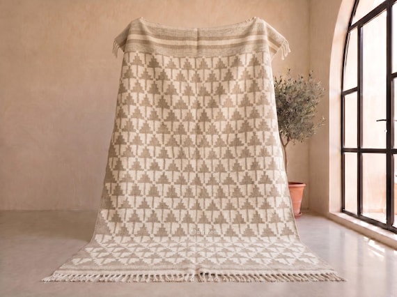 PRETTY KILIM RUG, Moroccan Wool Rug, Flatweave Rug, Beige & White Rug, Geometric Rug, Dhurrie Berber Rug, Area Rug, Handwoven Rug, Wool Rug