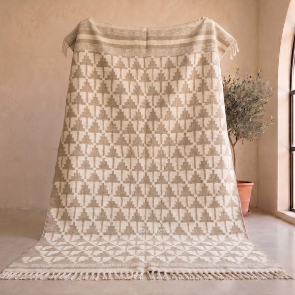 PRETTY KILIM RUG, Moroccan Wool Rug, Flatweave Rug, Beige & White Rug, Geometric Rug, Dhurrie Berber Rug, Area Rug, Handwoven Rug, Wool Rug