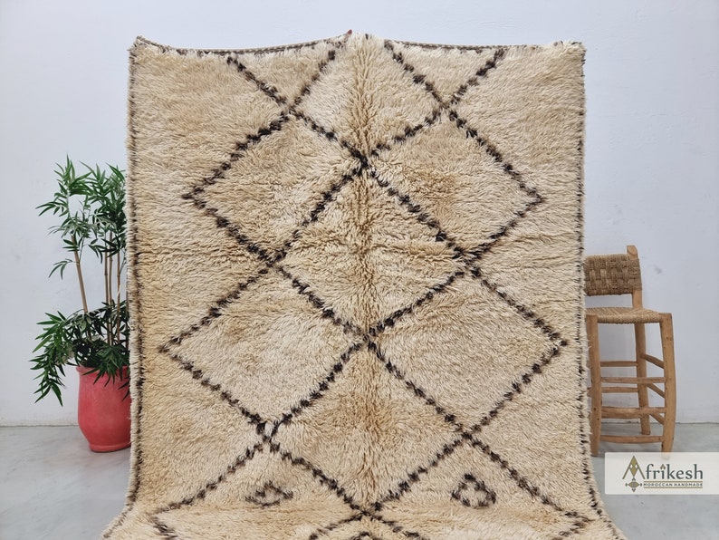 BENI OURAIN Vintage RUG 6x11, Moroccan Cream & Black Diamond Rug, Hand Knotted Sheep Wool Rug, Old Bohemian Area Rug, Moroccan Style - Afrikesh Rug - One Side  Fringes.
Pile Height: 3 cm -1.18 inches.