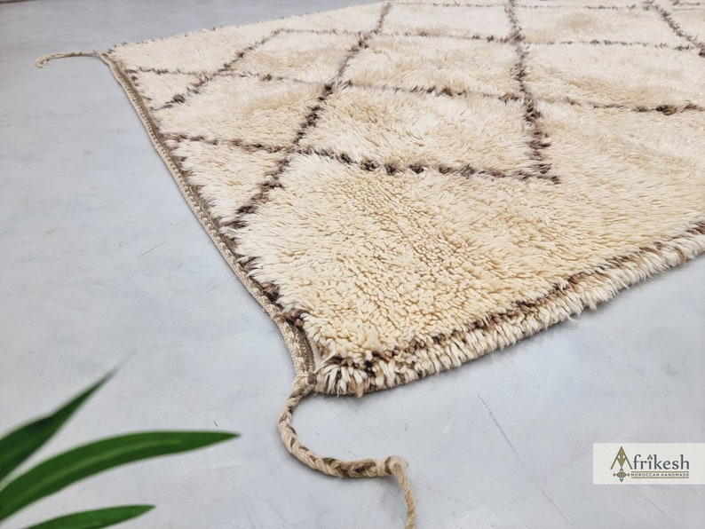 BENI OURAIN Vintage RUG 6x11, Moroccan Cream & Black Diamond Rug, Hand Knotted Sheep Wool Rug, Old Bohemian Area Rug, Moroccan Style - Afrikesh Rug - One Side  Fringes.
Pile Height: 3 cm -1.18 inches.