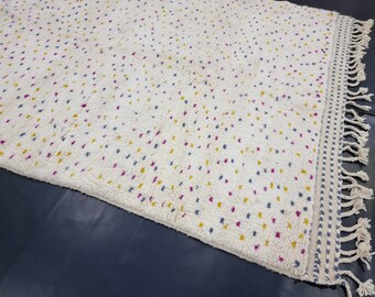 モロッコのドット柄カーペット、ベニ・ウアランラグ、アジラルラグ