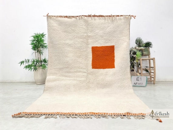 BENI OURAIN RUG 6x9, Geometric Pattern Area Rug, Moroccan Wool Rug, White Handmade Rug, One of a Kind Berber Carpet.