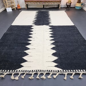 STUNNING KILIM RUG, Custom Flatweave Rug, Handmade Rug, Black and White Rug, Moroccan Rug, Area Rug, Plain Rug, Patchwork Rug, Wool Rug-Afrikesh Rug-One Side Fringes.