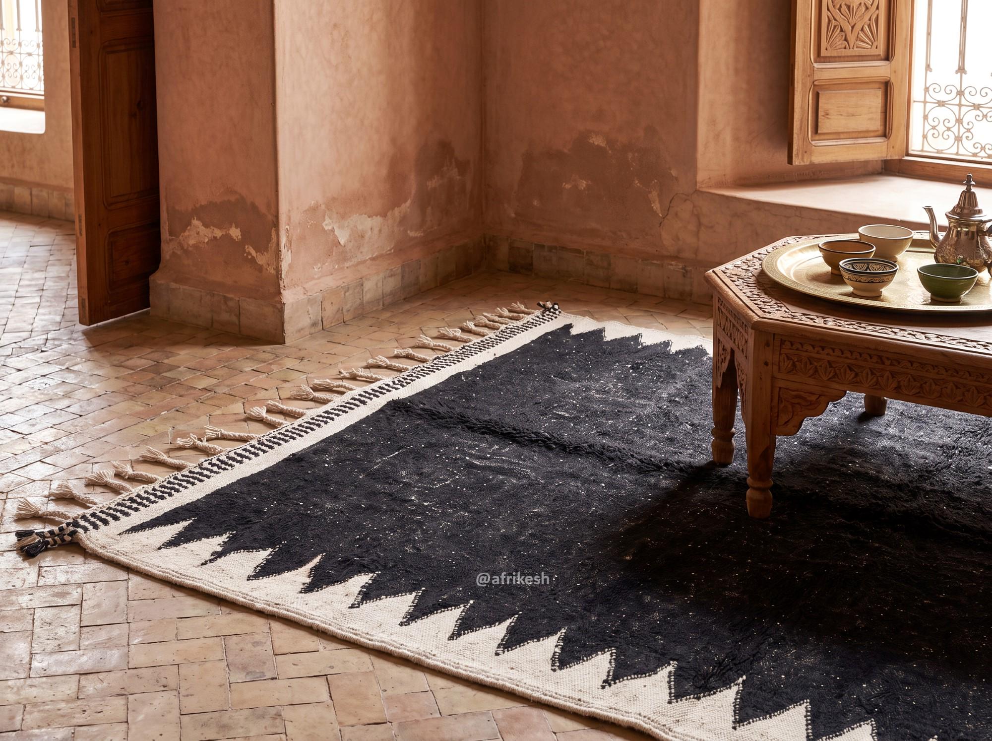 Black and Ivory Kilim Rug - Handmade Moroccan Wool Rug - Zigzag