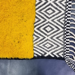 Mustard Wool Beniourain Rug
Tufted Custo made
Fringes on both ends