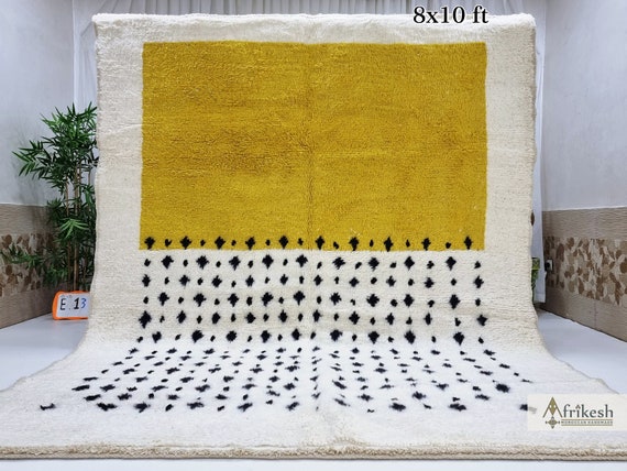 MAGNIFICENT BENIOURAIN RUG, Moroccan Dotted Rug 8x10, White and Yellow Rug, Handwoven Sheep Wool Rug, Abstract Rug, Berber Area Rug.