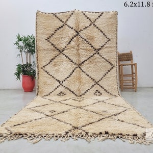 BENI OURAIN Vintage RUG 6x11, Moroccan Cream & Black Diamond Rug, Hand Knotted Sheep Wool Rug, Old Bohemian Area Rug, Moroccan Style - Afrikesh Rug - One Side  Fringes.
Pile Height: 3 cm -1.18 inches.