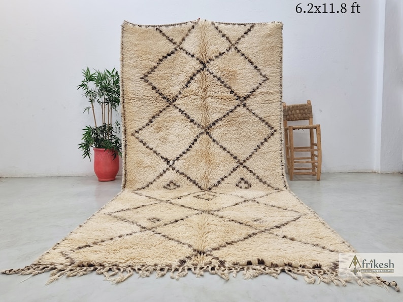 BENI OURAIN Vintage RUG 6x11, Moroccan Cream & Black Diamond Rug, Hand Knotted Sheep Wool Rug, Old Bohemian Area Rug, Moroccan Style - Afrikesh Rug - One Side  Fringes.
Pile Height: 3 cm -1.18 inches.