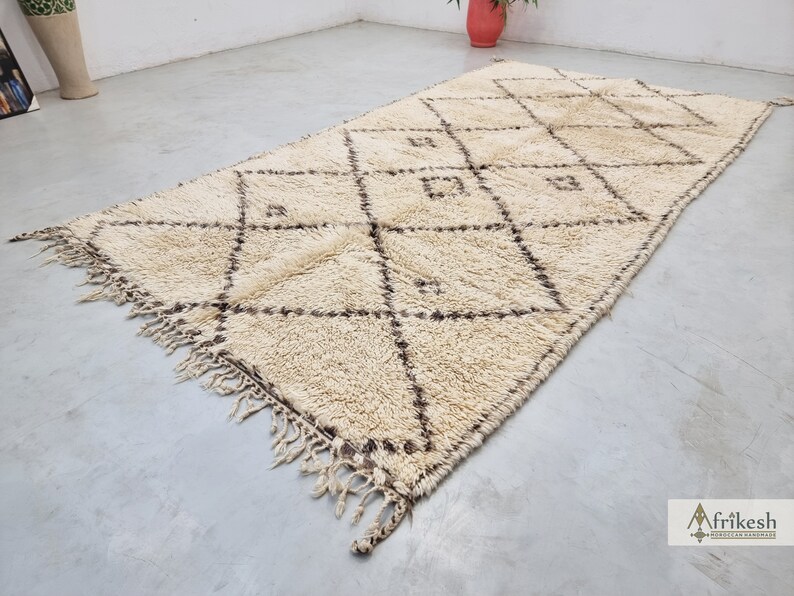 BENI OURAIN Vintage RUG 6x11, Moroccan Cream & Black Diamond Rug, Hand Knotted Sheep Wool Rug, Old Bohemian Area Rug, Moroccan Style - Afrikesh Rug - One Side  Fringes.
Pile Height: 3 cm -1.18 inches.