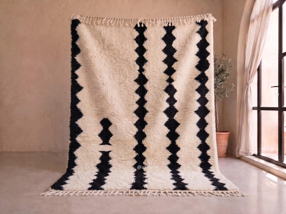 Minimalist Black and White Beni Ourain Rug - Handmade Moroccan Wool Rug - Diamond Shag Berber Area Rug for Bedroom or Living Room | Afrikesh