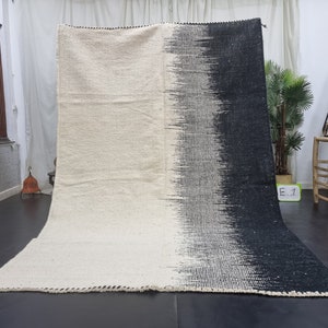 AMAZING KILIM RUG, Abstract Rug, Moroccan Rug, Sheep Wool Rug, White And Black Rug, Authentic Wool, Dhurrie Rug, Berber Rug , Flatweave Rug.