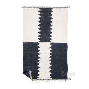 STUNNING KILIM RUG, Custom Flatweave Rug, Handmade Rug, Black and White Rug, Moroccan Rug, Area Rug, Plain Rug, Patchwork Rug, Wool Rug-Afrikesh Rug-One Side Fringes.