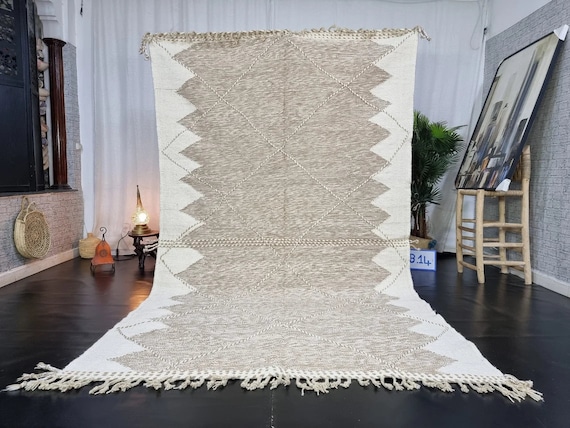 STUNNING KILIM RUG, Moroccan Rug , Custom White and Beige Rug, Wool Rug, Geometric Rug , Berber Handmade Rug, Flatweave Rug, Area Rug.