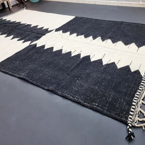 STUNNING KILIM RUG, Custom Flatweave Rug, Handmade Rug, Black and White Rug, Moroccan Rug, Area Rug, Plain Rug, Patchwork Rug, Wool Rug-Afrikesh Rug-One Side Fringes.