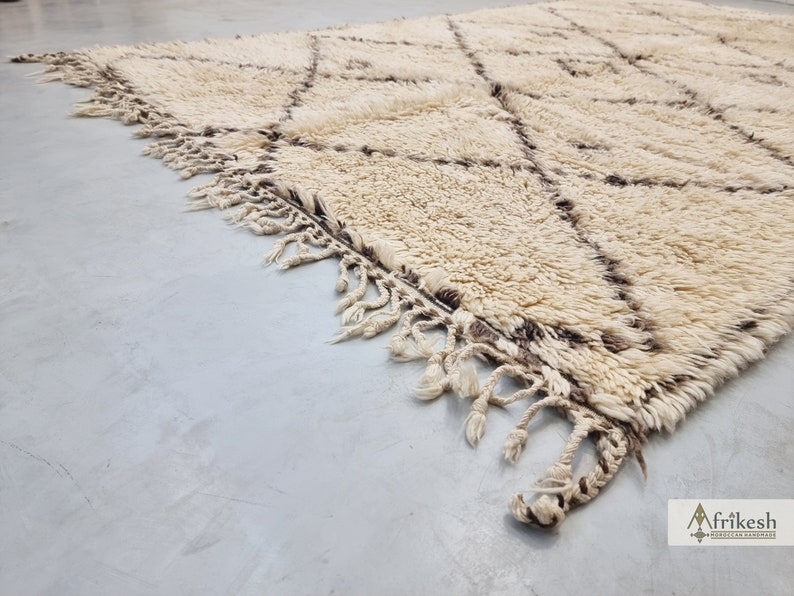 BENI OURAIN Vintage RUG 6x11, Moroccan Cream & Black Diamond Rug, Hand Knotted Sheep Wool Rug, Old Bohemian Area Rug, Moroccan Style - Afrikesh Rug - One Side  Fringes.
Pile Height: 3 cm -1.18 inches.